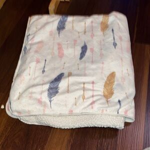 Baby Feather Patterned Throw Blanket